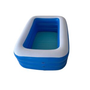 بركة سباحة صغيرة